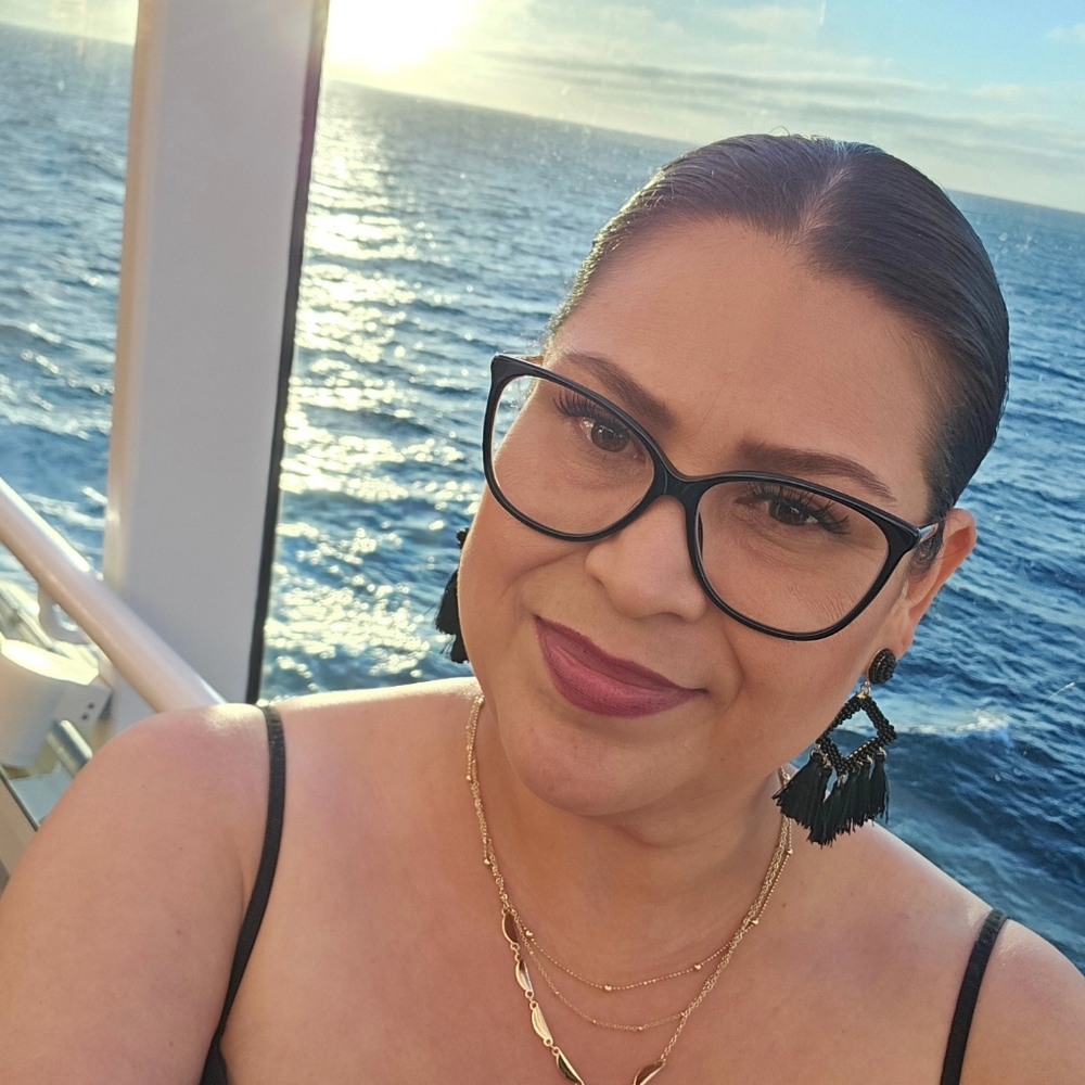 Meet your Posher, Yadira